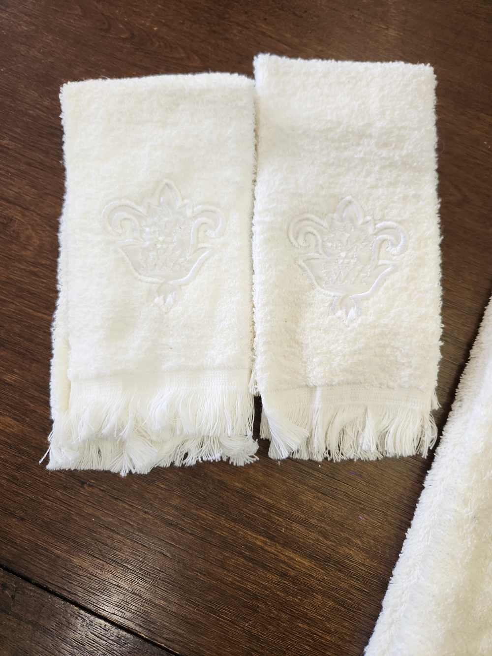Palatial Embroidered Ivory Towel Set - 8 Piece Bath, Hand, Washcloth,finger - Picture 4 of 7